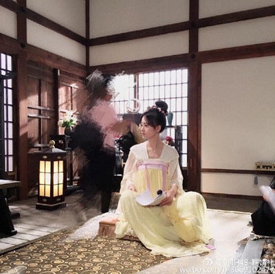 鞠婧祎晒照自称圆两圈 拍戏排练两不误