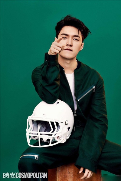 张艺兴登封面致敬奥运展青春力量