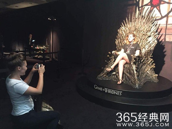 权力的游戏戏服道具亮相漫展 千面神殿成亮点