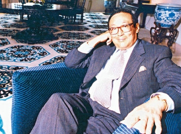 船王之子赵世光病逝 妻子何琍琍悲痛无言