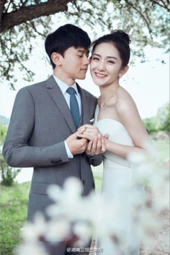 谢娜张杰合体拍大片 亲密互动恩爱十足