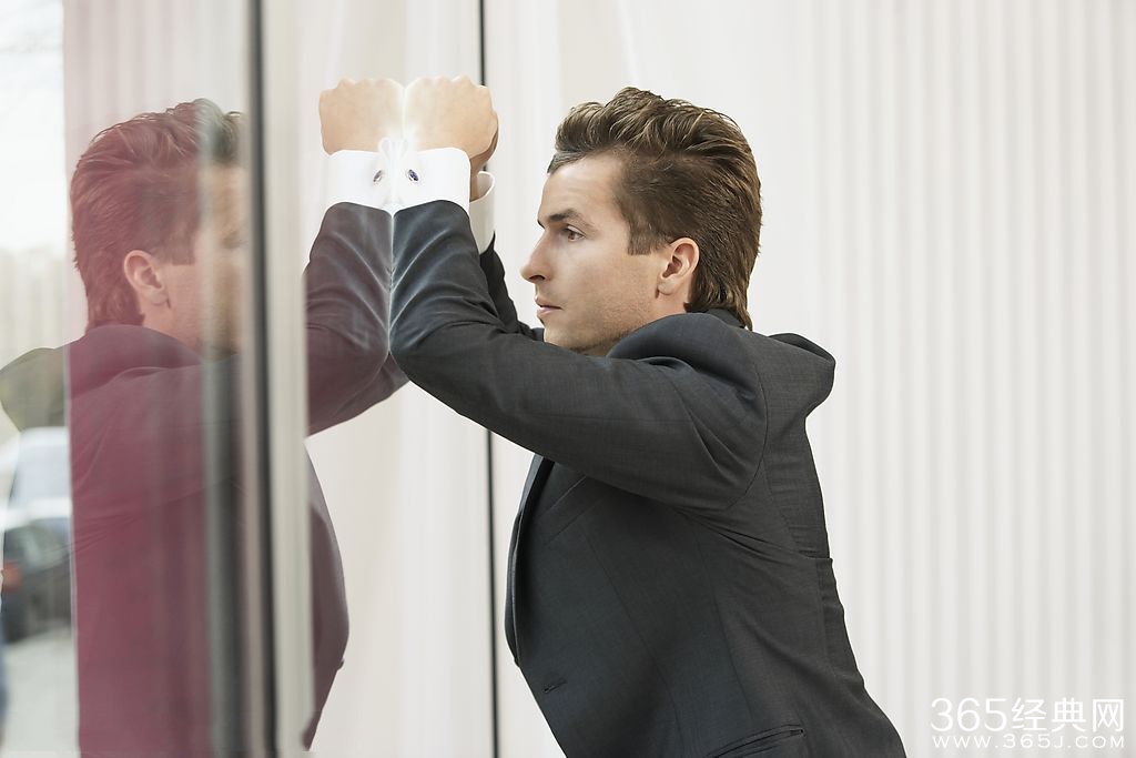 励志语录：抬起头，踮踮脚，离阳光又近了一分。