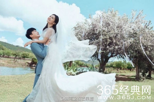 谢娜张杰合体拍大片 亲密互动恩爱十足