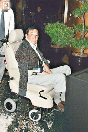 船王之子赵世光病逝 妻子何琍琍悲痛无言