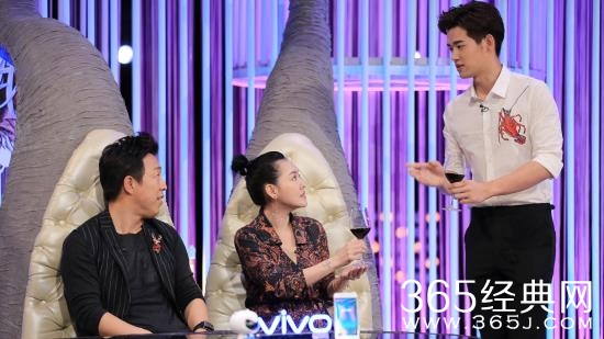 刘冬沁遭黄渤小s袭胸 两人称这才是男人该有的