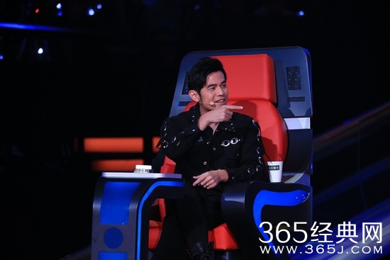 周杰伦笑侃汪峰抛媚眼 哈林打趣眼镜太厚太明显