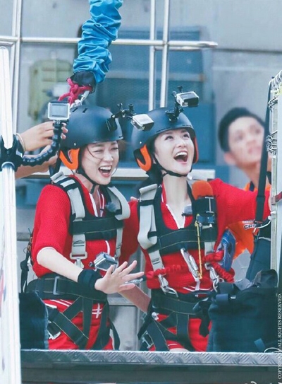 谢娜晒300米高空自拍 自曝“腿都是软的”