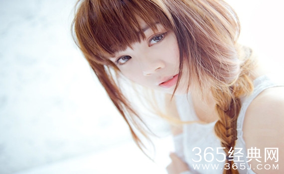 胸大无脑说的是谁？漂亮妹纸吧？