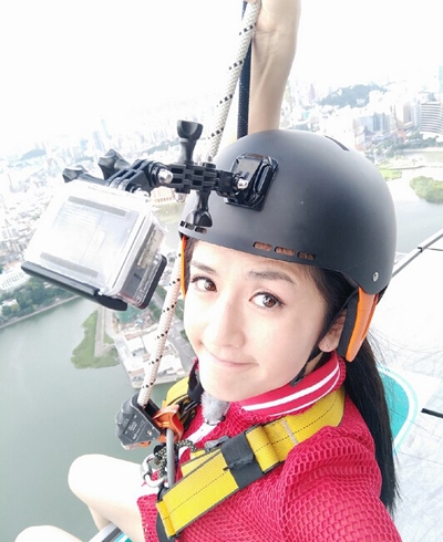 谢娜晒300米高空自拍 自曝“腿都是软的”