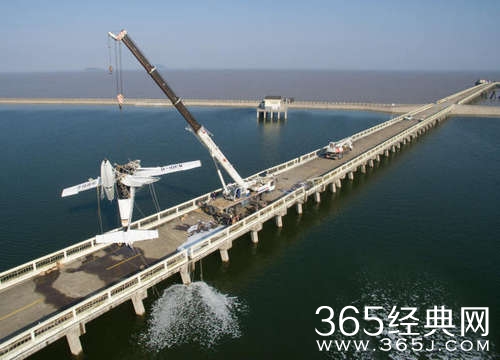 幸福通用航空被暂停一切飞行 此前飞机撞桥致5死