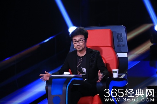 周杰伦笑侃汪峰抛媚眼 哈林打趣眼镜太厚太明显