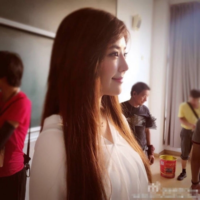 赵奕欢自曝新剧造型 白裙飘飘仙女范儿