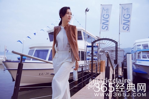 王鸥海滨度假街拍曝光 自在享受清爽夏日