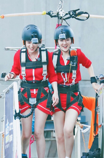 谢娜晒300米高空自拍 自曝“腿都是软的”