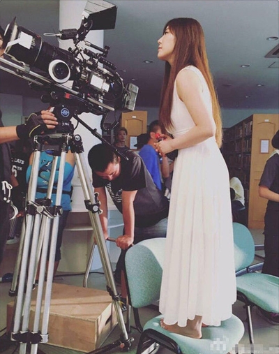 赵奕欢自曝新剧造型 白裙飘飘仙女范儿