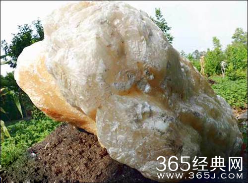 四川现冰洲石晶体 高2.1米折射光线绮丽迷人