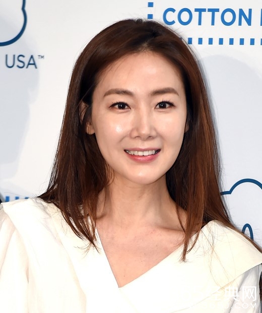 崔智友确定出演新剧《拉着旅行箱的女人》