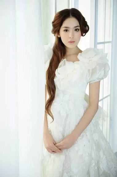 从校花到女神 只需一部偶像剧 从脸到身体征服观众