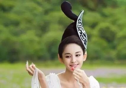 从校花到女神 只需一部偶像剧 从脸到身体征服观众