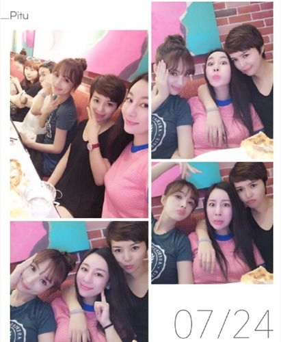 李小璐与闺蜜聚会宛如高中生 尖下巴仍抢镜