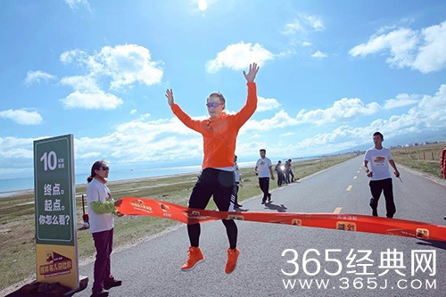 蒋劲夫带伤跑马拉松 3000多米高原狂奔