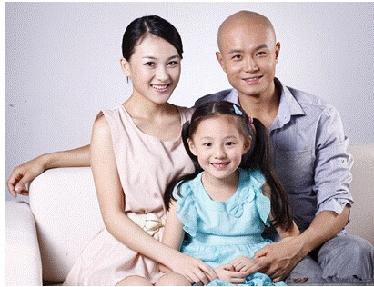 41岁乐嘉现任妻子曝光 女儿甜美似妈妈