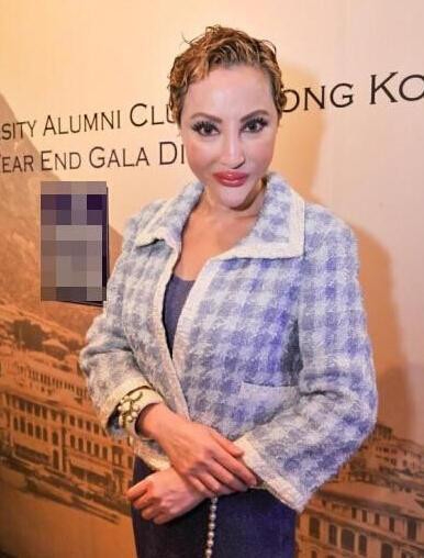 香港整容名媛与胜利自拍 蛇精脸比以前更尖了