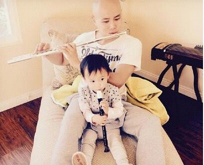 41岁乐嘉现任妻子曝光 女儿甜美似妈妈