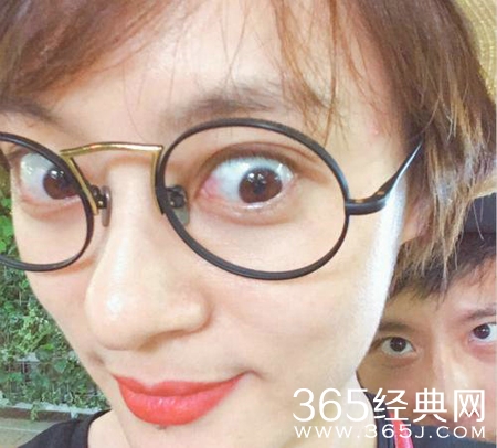 邓超晒与孙俪另类合照比脸小 被笑侃：智障