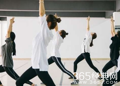 网红制造流水线：新人底薪3000老手年入百万