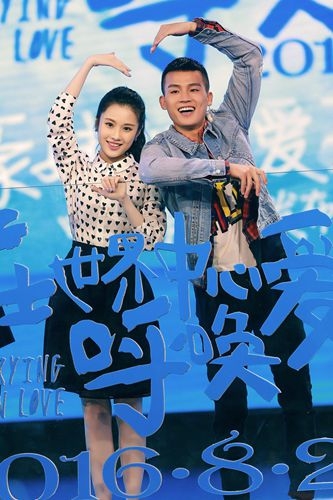 张慧雯亮相发布会 妙语不断解疑“三个夏叶”