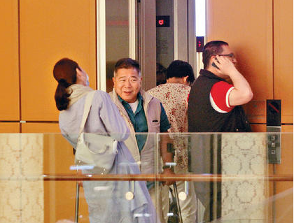 黎姿全家三代出游 穿着朴素出行其乐融融