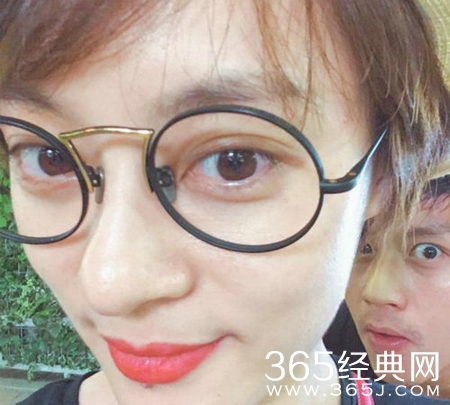 邓超晒与孙俪另类合照比脸小 被笑侃：智障