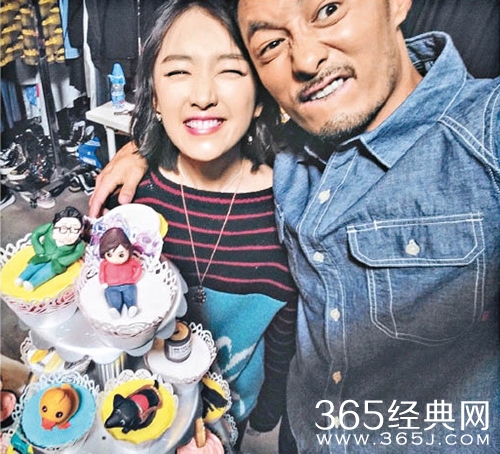 秀恩爱 余文乐帮周冬雨向冯小刚讨角色