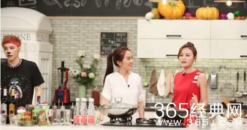 叶璇逼问叶一茜家庭破产？ 节目现场开撕好尴尬