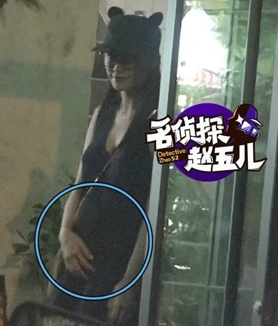 姚晨挺二胎大肚会友 穿深V短裙火辣又卖萌