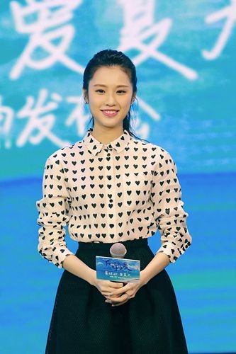 张慧雯亮相发布会 妙语不断解疑“三个夏叶”