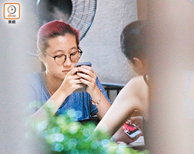 16岁小龙女变瘦变美 染红发扮叛逆少女