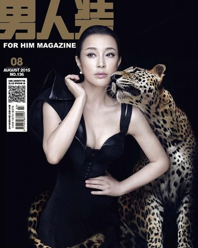 55岁蔡明拍大尺度写真 刘晓庆不服：我的更性感