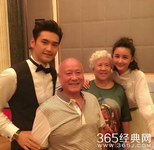 袁弘武汉摆酒谢亲友 张歆艺期待盼白首