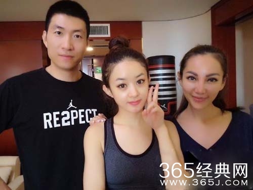 赵丽颖健身照曝光 胳膊已练出小肌肉