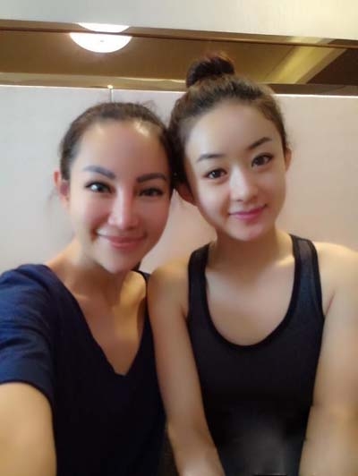 赵丽颖健身照曝光 胳膊已练出小肌肉