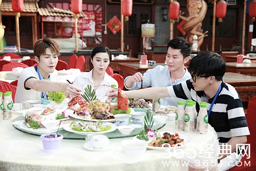 挑战者联盟美味盛宴 李晨吃炸蝎子挑战味蕾极限