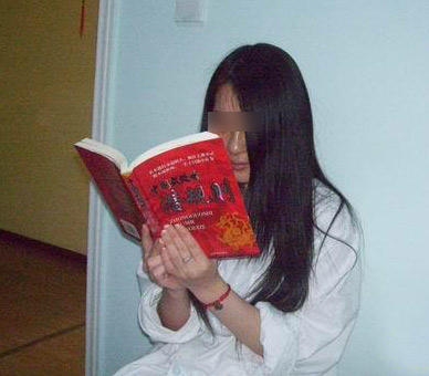 北漂女生揭娱乐圈潜规则：拍戏竟要爬这十张床