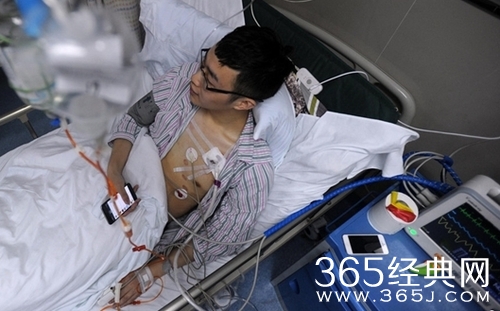 真球迷！他为主队呐喊竟吼破肺