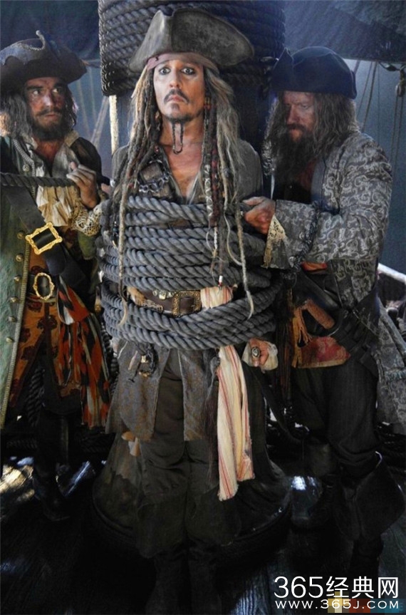 杰克船长帅气回归 加勒比海盗5首曝片场照