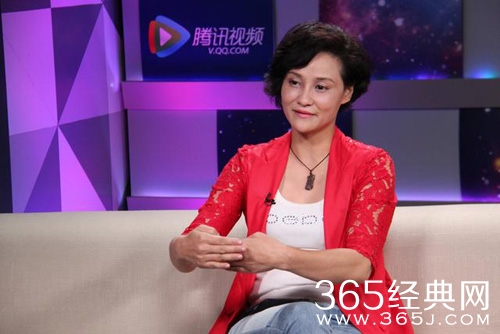 江疏影：为了说好口语，外国找餐厅打工