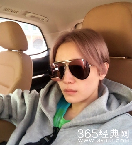 宋佳晒短发炫酷新造型 网友：差点看成鹿晗