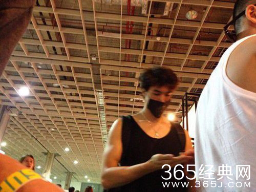 蔡依林为表演砸重金 男友锦荣现身支持