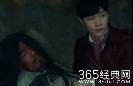 老九门墓地里疯癫的老头是谁 跟二月红有什么关系